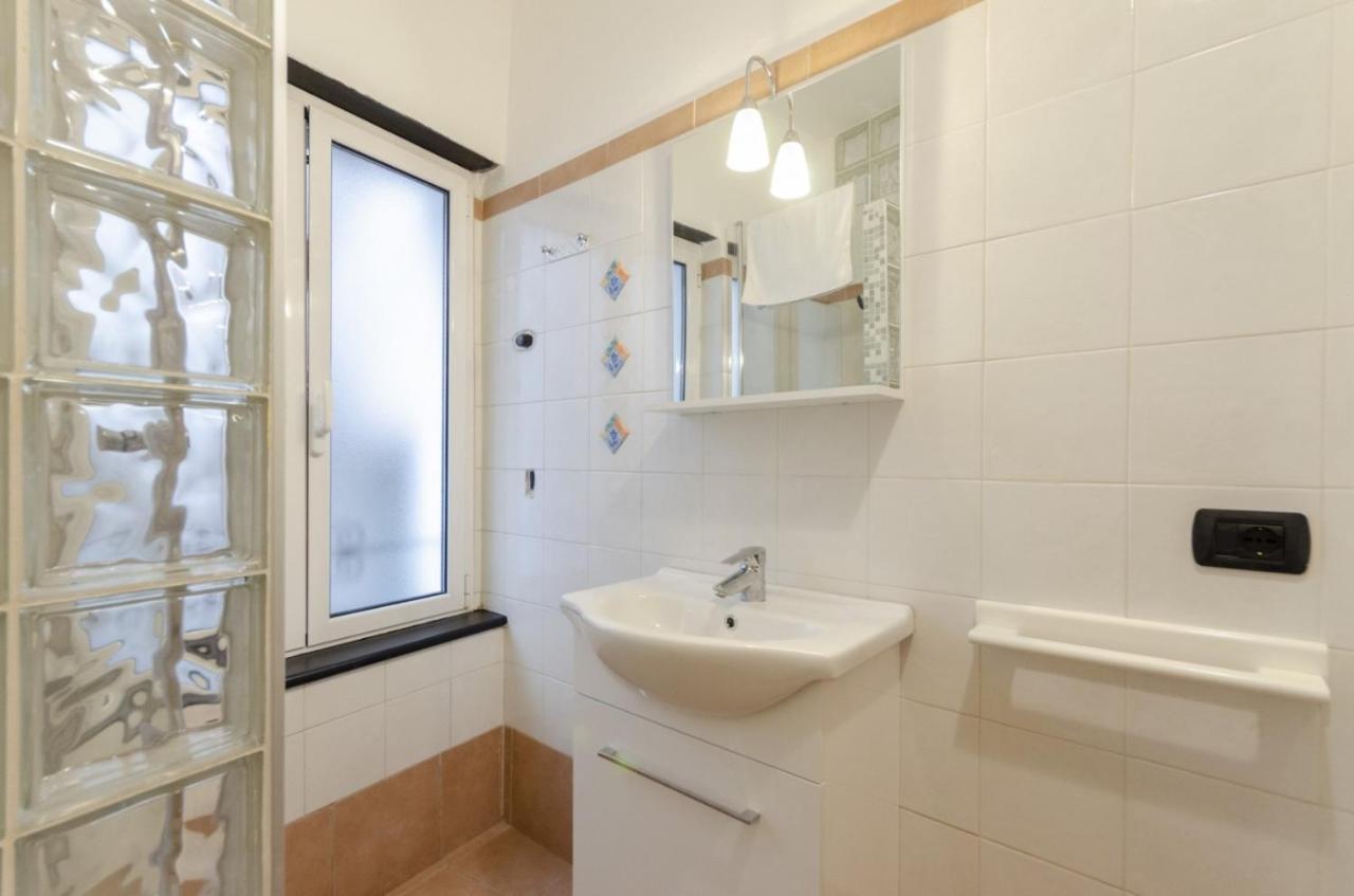 Joivy Warm Family Flat For 9, Near Porto Antico Apartment Genoa Exterior photo